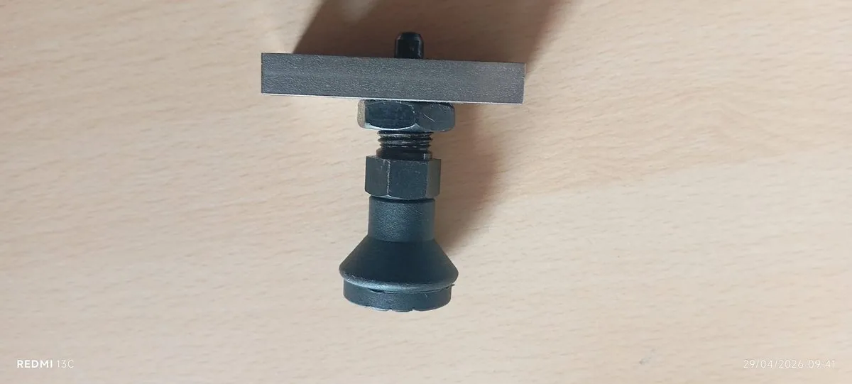 Ventouse de préhension montée sur sa tige et sa platine de fixation